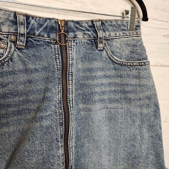 We The Free Size 26 Distressed Denim Mini Skirt - Picture 4 of 9